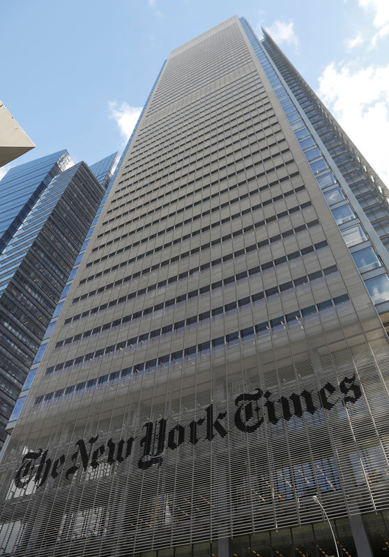 © Reuters. FILE PHOTO - The New York Times building is seen in Manhattan, New York