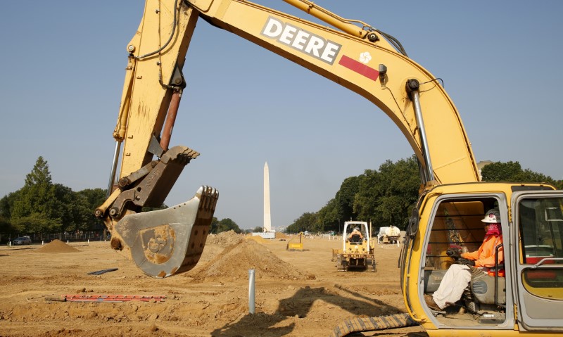 © Reuters. FILE PHOTO: Construction vehicles on the National Mall in Washington