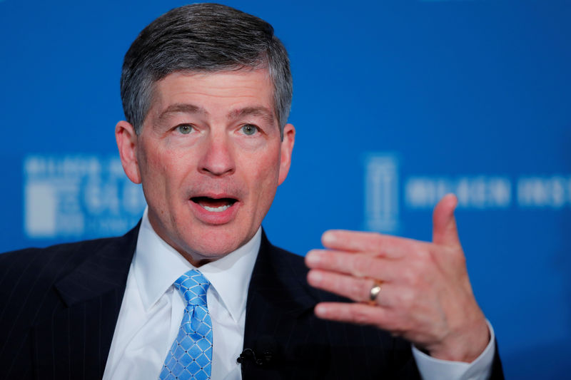 © Reuters. FILE PHOTO - U.S. Representative Jeb Hensarling (R-TX), chairman of the House Financial Services Committee, speaks at the Milken Institute 21st Global Conference in Beverly Hills