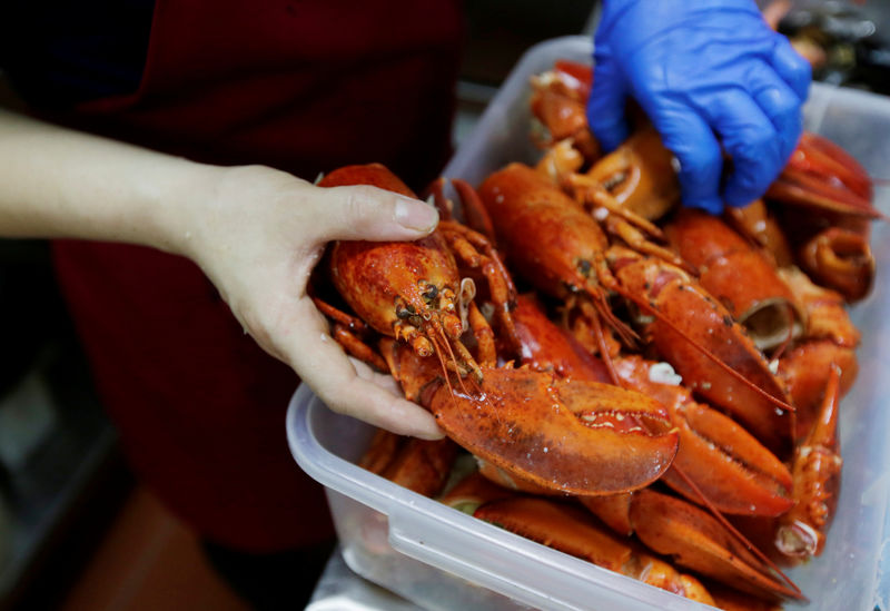 © Reuters. دراسة: أحماض أوميجا 3 في المأكولات البحرية ترتبط بصحة جيدة في الشيخوخة