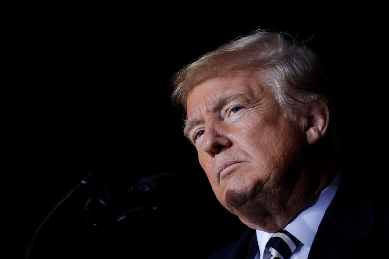 © Reuters. President Donald Trump holds a campaign rally at the Columbia Regional Airport in Columbia Missouri