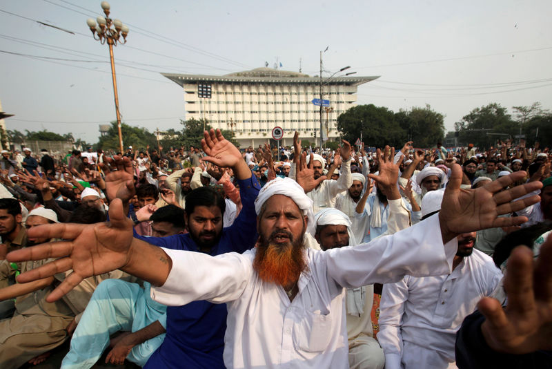 © Reuters. متحدث: جماعة إسلامية في باكستان توقف الاحتجاجات على الإفراج عن امرأة مسيحية