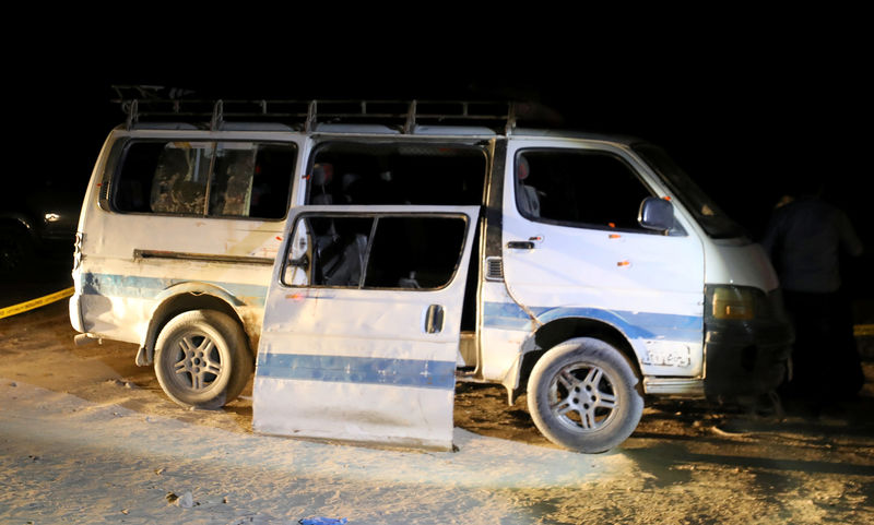 © Reuters. الشرطة المصرية تقتل 19 "إرهابيا" من خلية نفذت هجوم أقباط المنيا
