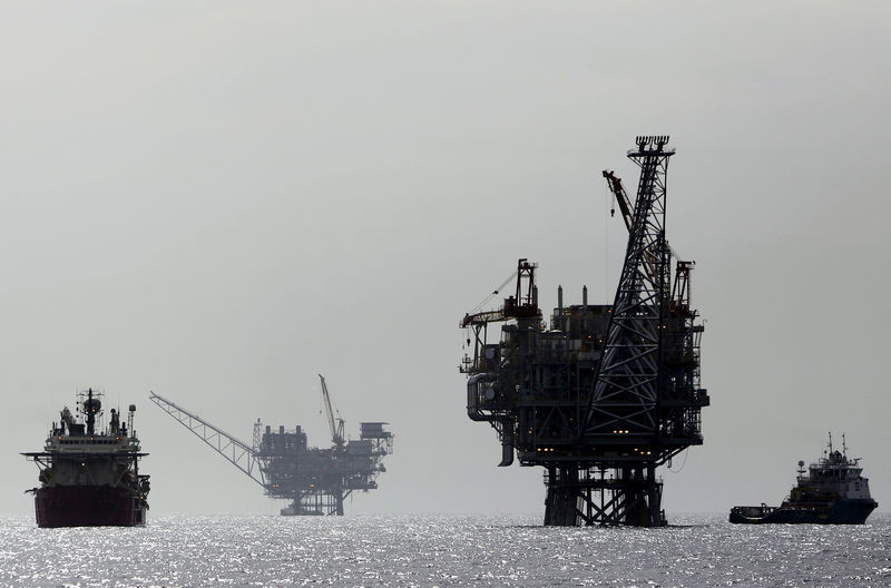 © Reuters. FILE PHOTO: Israeli gas platform in the Mediterranean