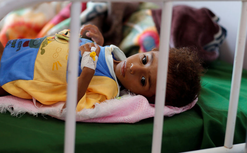 © Reuters. قوات يدعمها التحالف تقترب من الحديدة والأمم المتحدة تحذر من مجاعة في اليمن