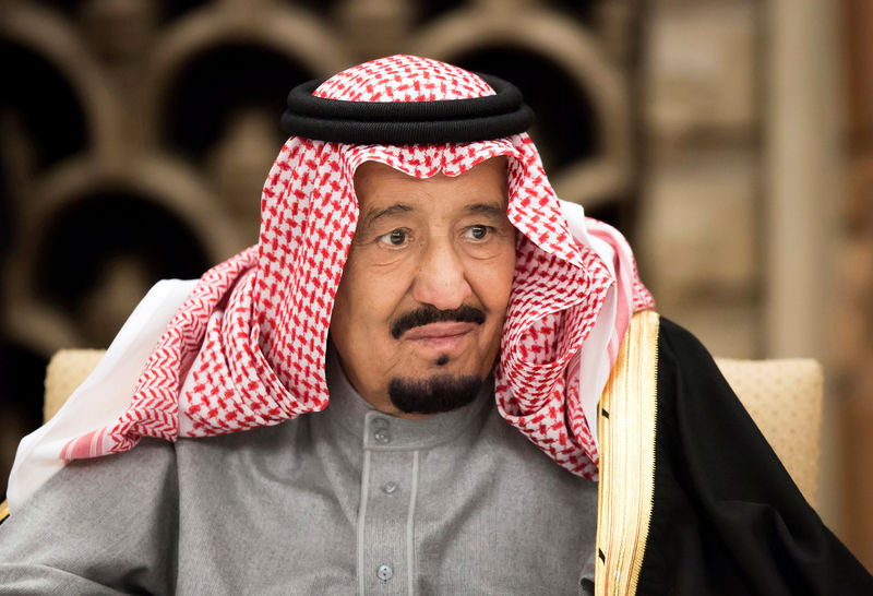 © Reuters. العاهل السعودي الملك سلمان يقوم بجولة داخلية تستغرق أسبوعا