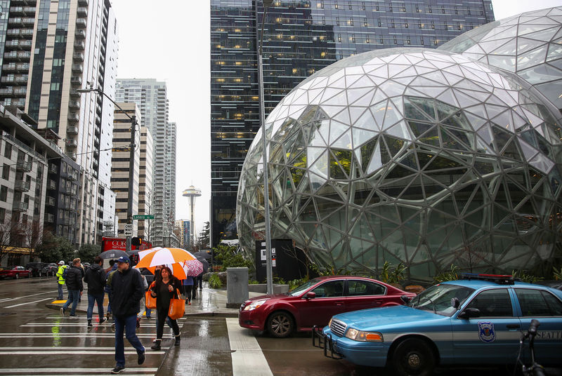 © Reuters. The Amazon Spheres are seen from Lenora Street, the Space Needle in the background, at AmazonÕs Seattle headquarters in Seattle