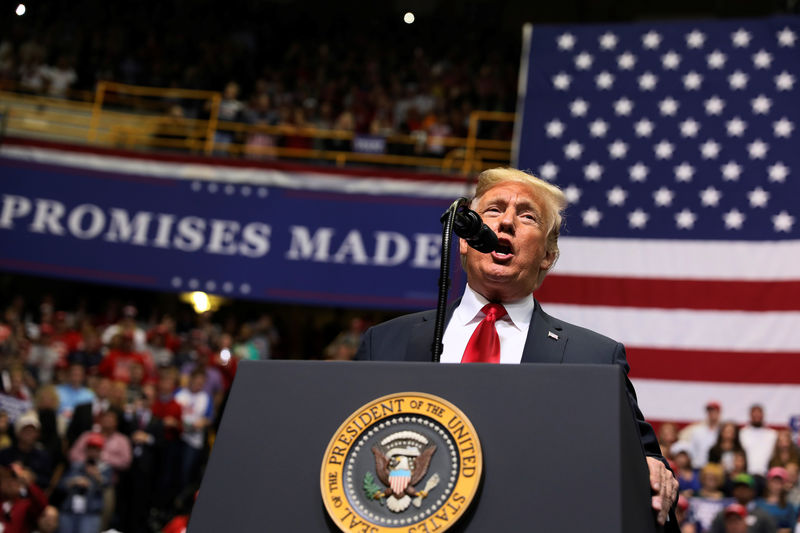 © Reuters. El presidente estadounidense, Donald Trump, se reúne con partidarios en Chattanooga, Tennessee, Estados Unidos