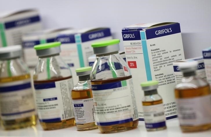 © Reuters. Medicamentos de Grifols en la sede de la compañía en Sant Cugat del Valles