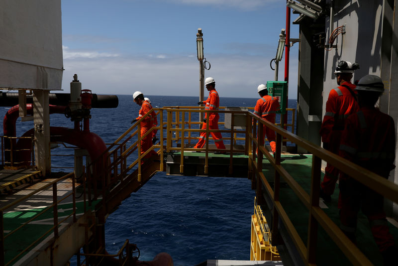 © Reuters. Plataforma de petróleo no Rio de Janeiro, Brasil