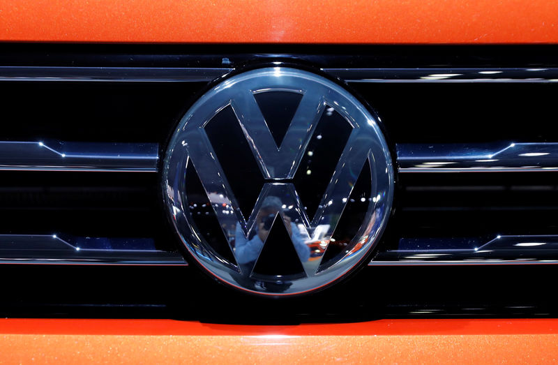 © Reuters. FILE PHOTO: The Volkswagen logo is seen on a vehicle at the New York Auto Show in New York