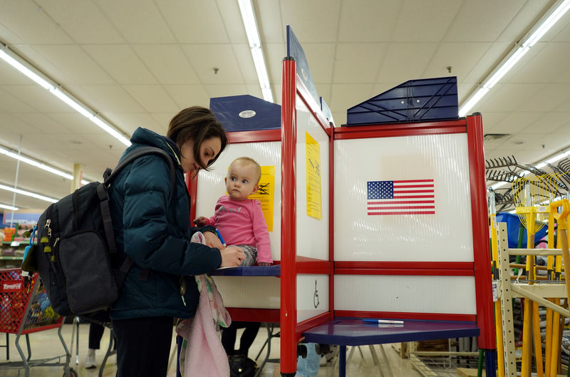 © Reuters. مسؤول أمريكي: التقارير عن مشاكل تقنية خلال الانتخابات "محدودة"