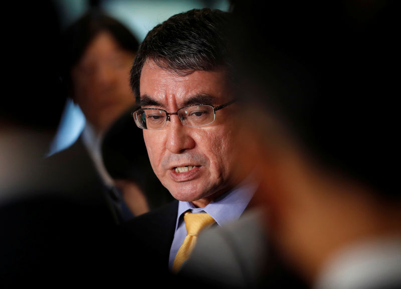 © Reuters. Japanese Foreign Minister Taro Kono speaks to media after a meeting with South Korean ambassador to Japan Lee Su-hoon in Tokyo