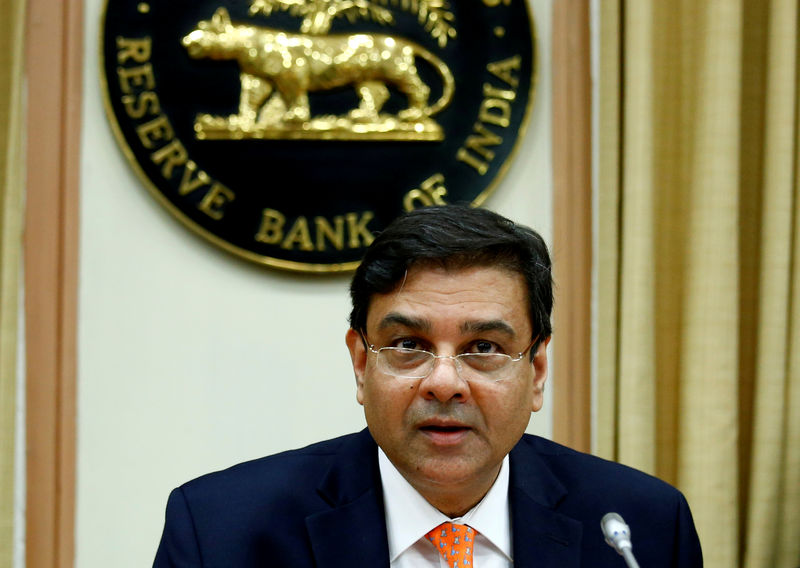© Reuters. FILE PHOTO: The Reserve Bank of India (RBI) Governor Urjit Patel attends a news conference after the bi-monthly monetary policy review in Mumbai