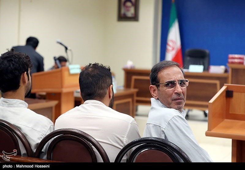 © Reuters. Vahid Mazloumin is seen appearing in court for the first time on charges of manipulating the currency market. He was later sentenced to death, in Tehran