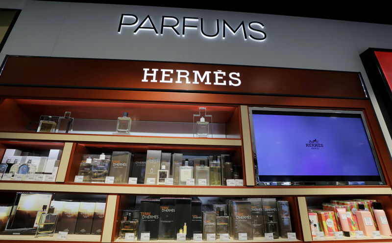 © Reuters. FILE PHOTO: Perfumes by French luxury brand Hermes are seen on display at the duty free shop at the Nice International Airport, in Nice