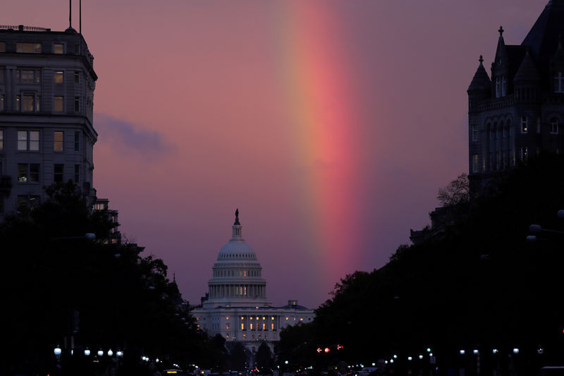 © Reuters. A rainbow forms over the U.S. Capitol as evening sets on midterm Election Day in Washington