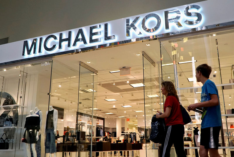 © Reuters. FILE PHOTO: People walk by a Michael Kors store in Lakewood