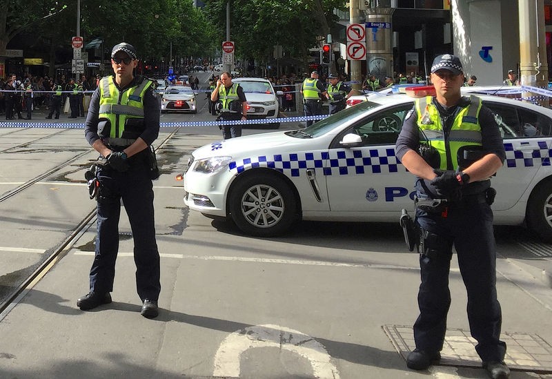 © Reuters. الشرطة الاسترالية: مصرع شخص طعنا وإصابة اثنين في ملبورن