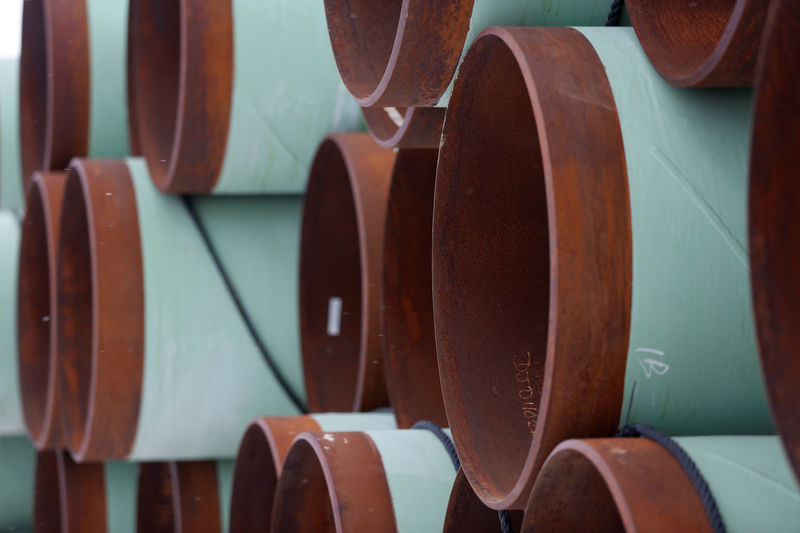 © Reuters. FILE PHOTO: A depot used to store pipes for Transcanada Corp's planned Keystone XL oil pipeline is seen in Gascoyne