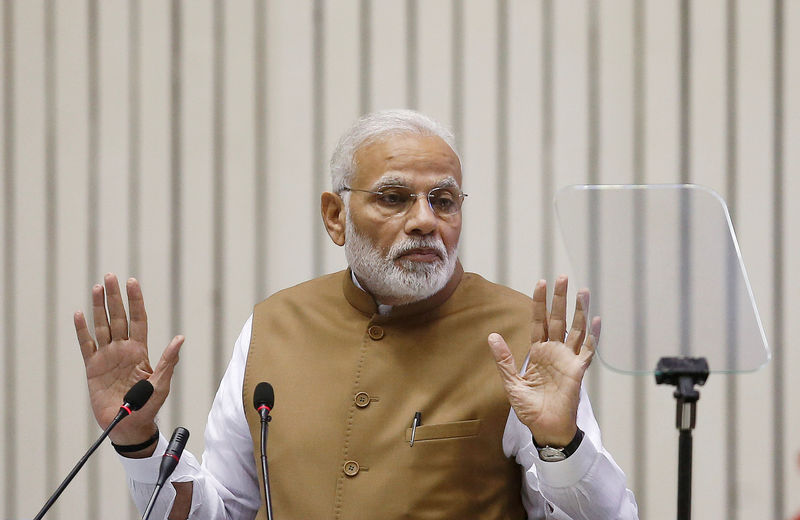© Reuters. FILE PHOTO: India's Prime Minister Narendra Modi gestures as he addresses the gathering during the 'Global Mobility Summit' in New Delhi