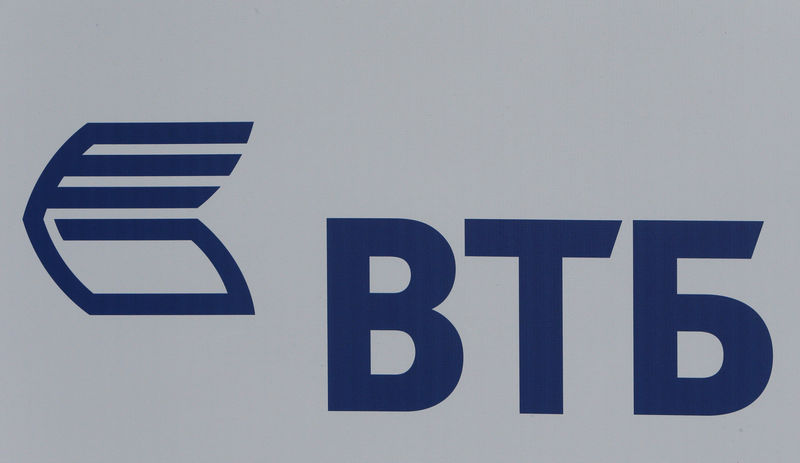 © Reuters. FILE PHOTO: The logo of Russian bank VTB is seen on a board at the SPIEF 2017 in St. Petersburg