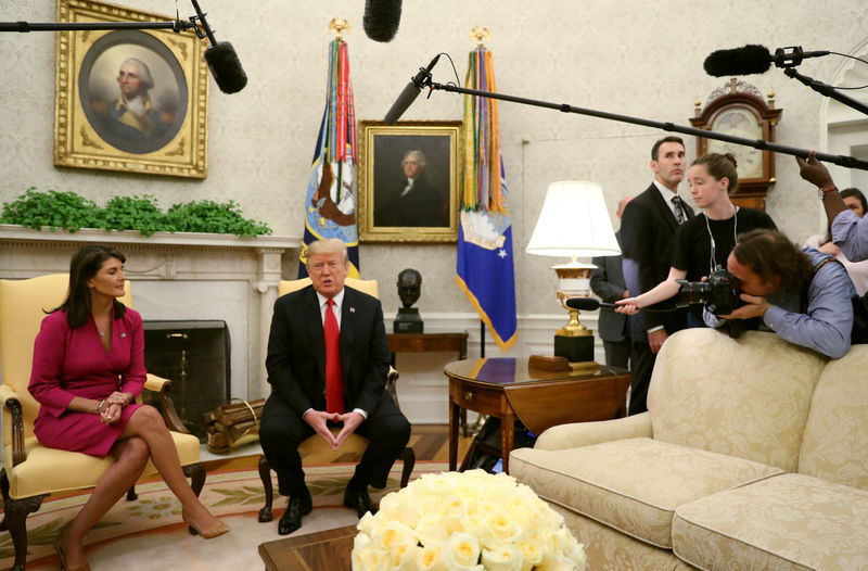 © Reuters. U.S. President Trump meets with U.N. Ambassador Haley in the Oval Office of the White House in Washington
