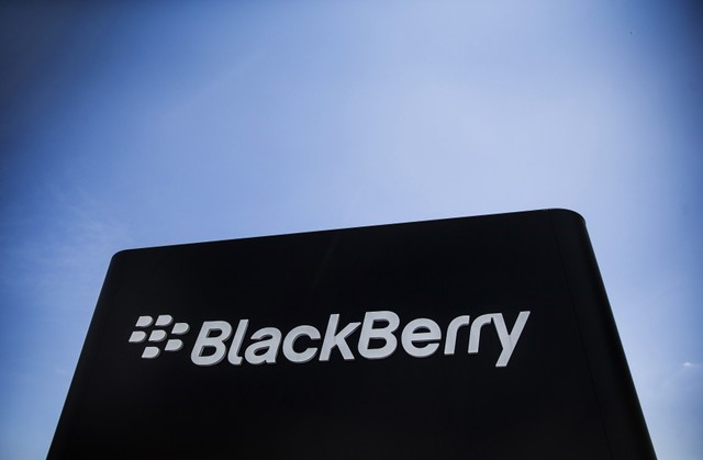 © Reuters. FILE PHOTO: The Blackberry sign is pictured in Waterloo