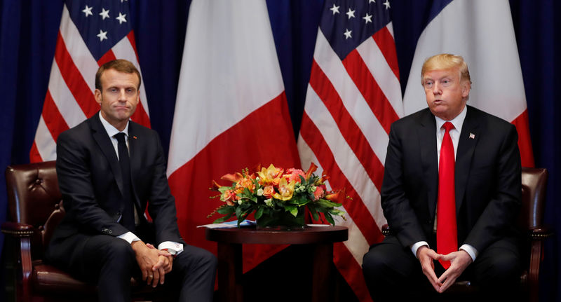 © Reuters. Macron e Trump durante reunião em Nova York