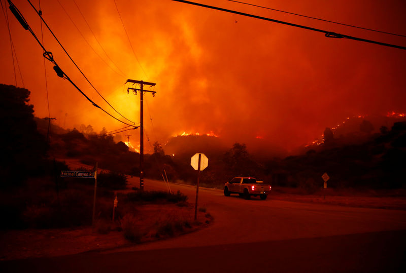 © Reuters. Incêndio em Malibu