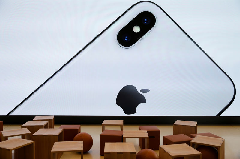 © Reuters. An iPhone X is seen on a large video screen in the new Apple Visitor Center in Cupertino