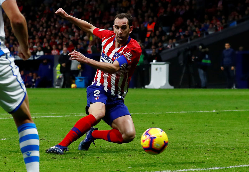 © Reuters. Godín y Costa del Atleti, convocados para jugar ante el Athletic Bilbao