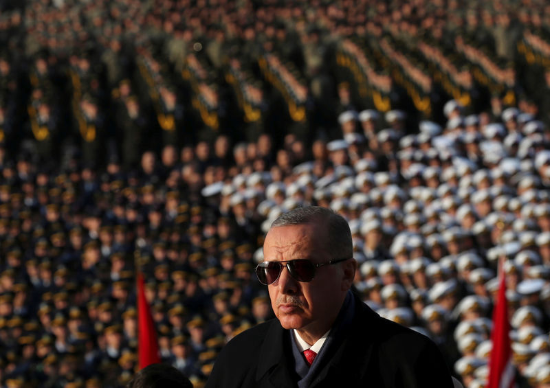 © Reuters. أردوغان: مقتل سبعة جنود في انفجار مستودع للذخيرة في جنوب شرق تركيا
