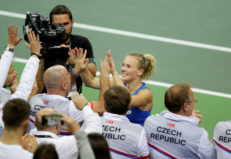 © Reuters. Kateřina Siniaková de República Checa celebra después de ganar su partido contra Alison Riske de Estados Unidos