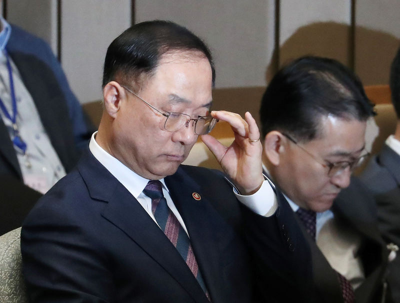 © Reuters. A nominee for South Korea's Finance Minister, Hong Nam-ki attends a meeting at the National Assembly in Seoul