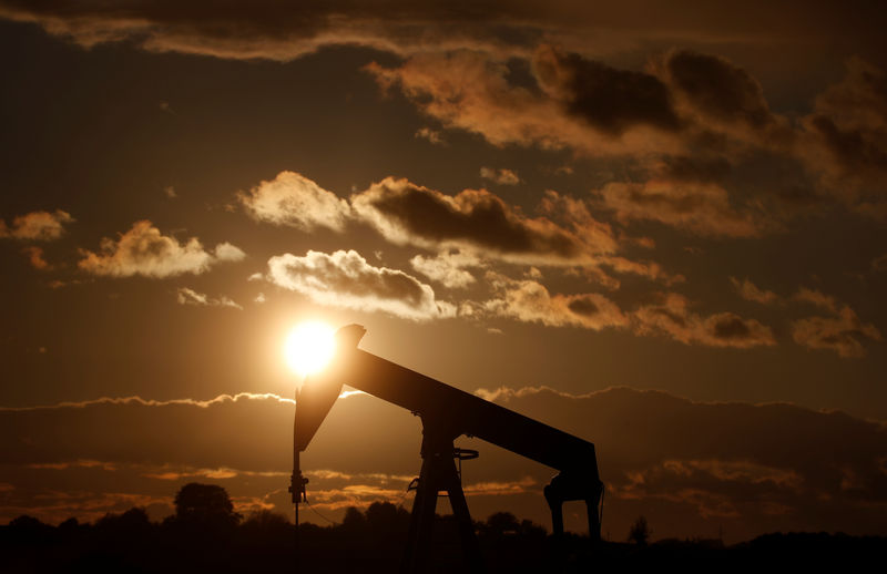 Oil rises as Saudi Arabia seeks to tackle oversupply
