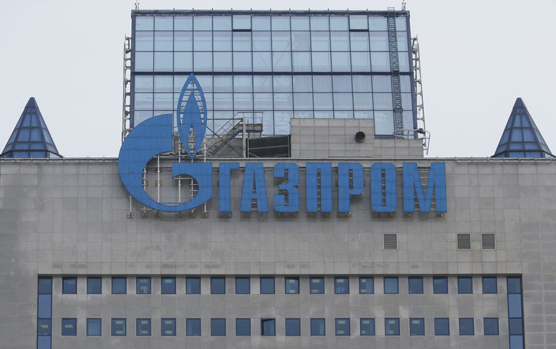 © Reuters. Логотип Газпрома на здании штаб-квартиры компании в Москве