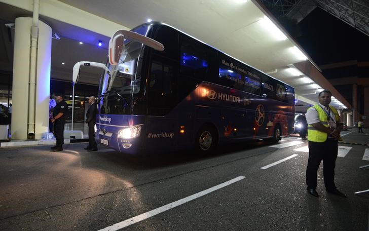 © Reuters. Ônibus estaciona em estádio em foto ilustrativa