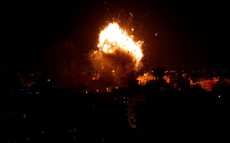 © Reuters. مصادر: مصر أبلغت السلطات الإسرائيلية بضرورة وقف التصعيد في قطاع غزة
