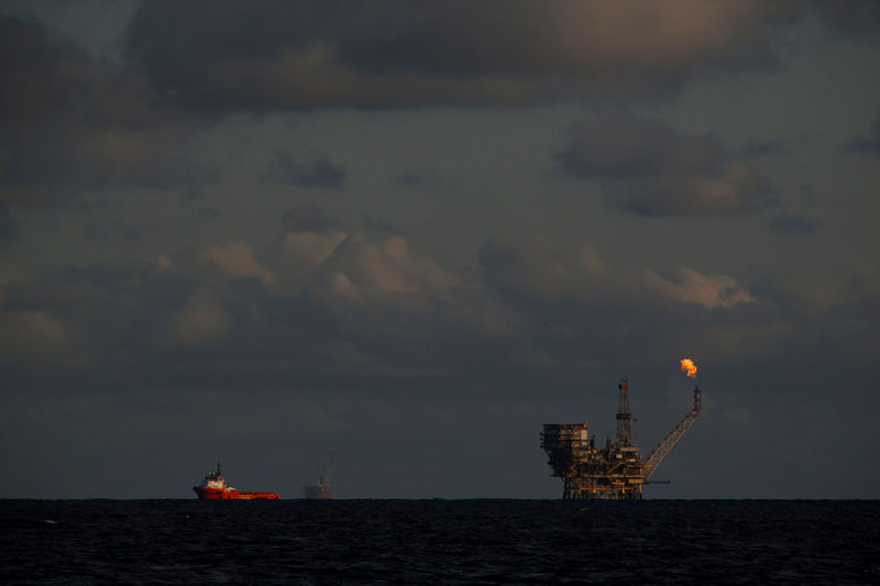 © Reuters. The offshore supply ship Vos Thalassa is seen near oil platforms in the Bouri Oilfield some 70 nautical miles north of the coast of Libya