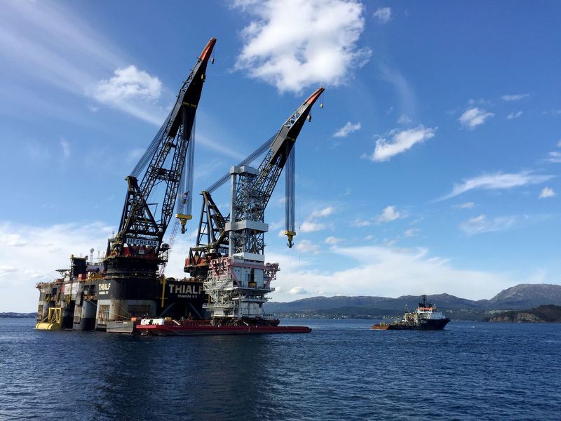 © Reuters. FILE PHOTO: A general view of the drilling platform at Johan Sverdrup field near Stord