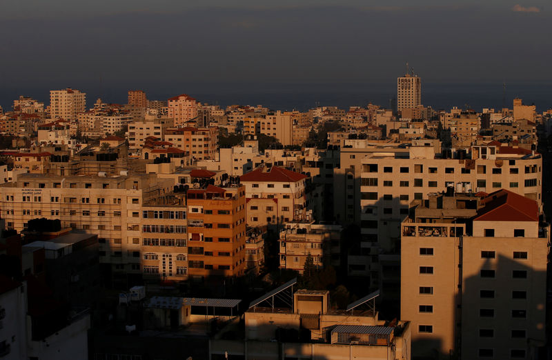 © Reuters. Vista general de Gaza la mañana del 13 de noviembre