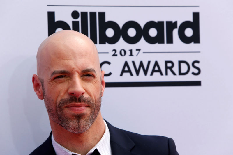 © Reuters. FILE PHOTO: Singer and actor Chris Daughtry arrives at the 2017 Billboard Music Awards n Las Vegas, Nevada