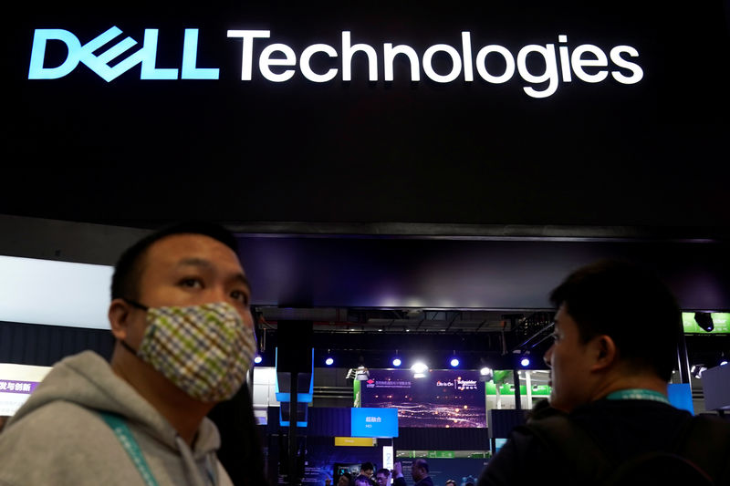 © Reuters. A Dell sign is seen during the China International Import Expo (CIIE), at the National Exhibition and Convention Center in Shanghai