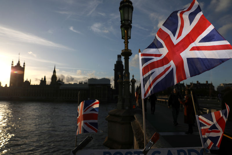 © Reuters. A stall sells Union flags in Westminster, London