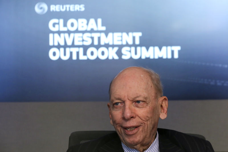 © Reuters. Byron Wien, Vice Chairman of Private Wealth Solutions group, speaks during the Reuters Global Investment 2019 Outlook Summit, in New York