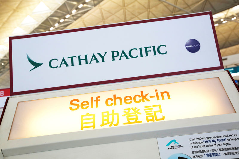 © Reuters. FILE PHOTO A Cathay Pacific self check-in machine is displayed at Hong Kong Airport in Hong Kong