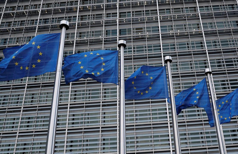 © Reuters. FILE PHOTO: European Union flags flutter outside the EU Commission headquarters in Brussels