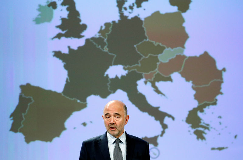 © Reuters. Il commissario europeo all'Economia Pierre Moscovici