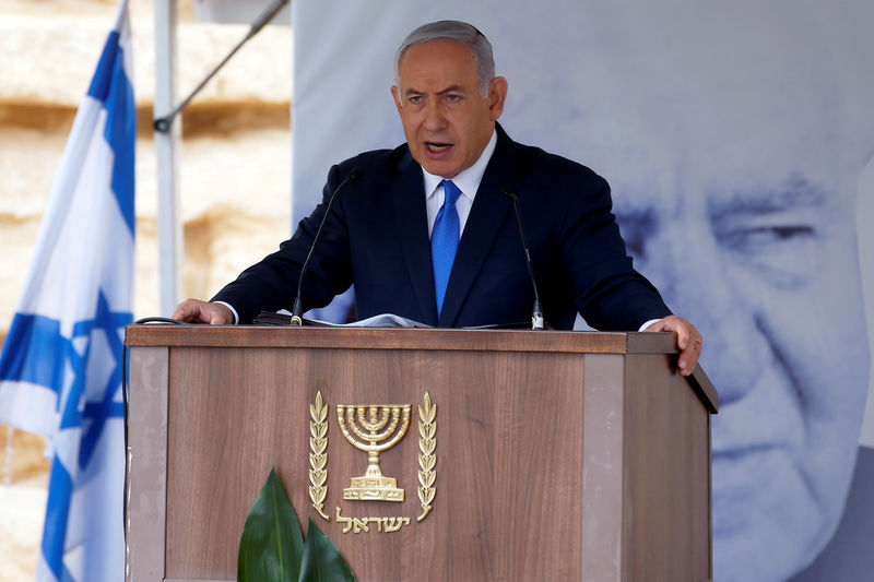 © Reuters. Israeli Prime Minister Benjamin Netanyahu speaks during an annual state memorial ceremony for Israel's first prime minister, David Ben Gurion, at his gravesite in Sde Boker